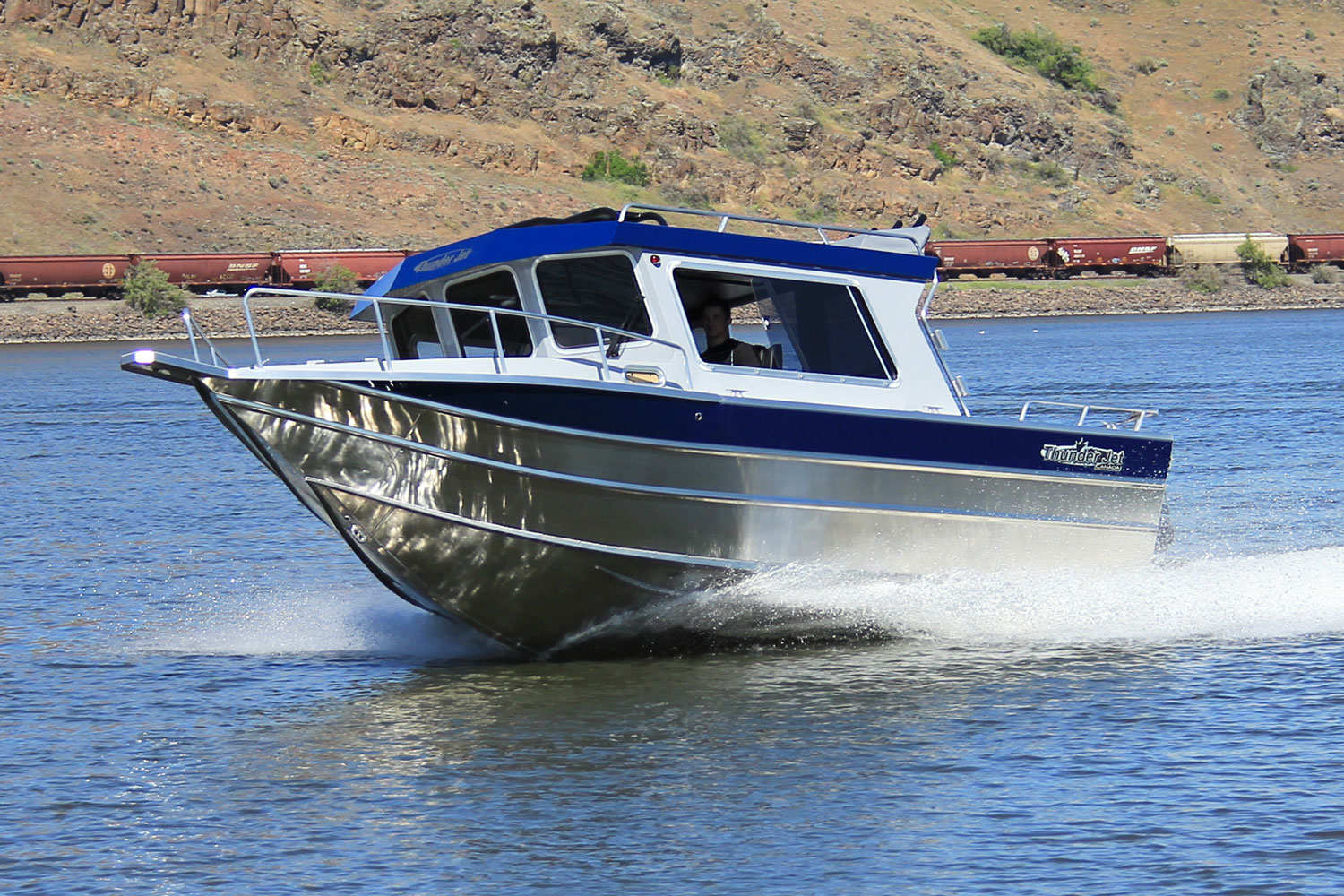 Buy a fishing boat Thunderjet Pilot